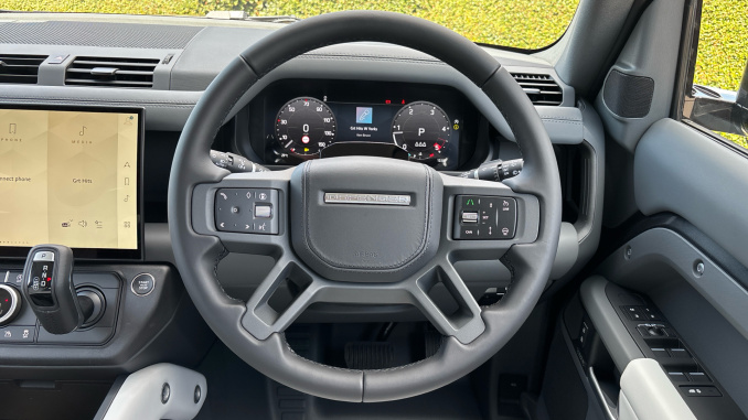 Land Rover Defender 3.0 D250 X-Dynamic HSE 110 5dr Auto Diesel Estate - Image 15